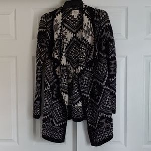Blanket-sweater with Aztec print